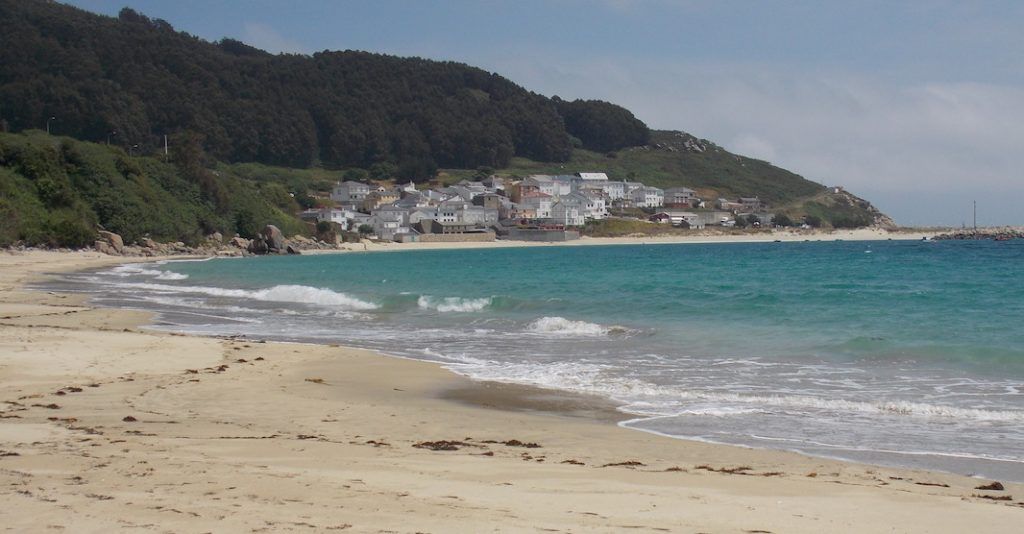 Pueblo y playa de O Barqueiro