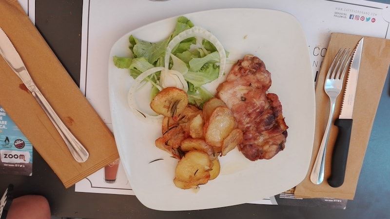 Pollo al horno en nuestra ruta foodie en Turín