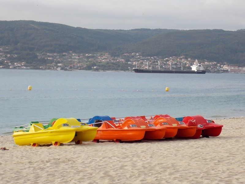 Playa de Mogor en las rías baixas
