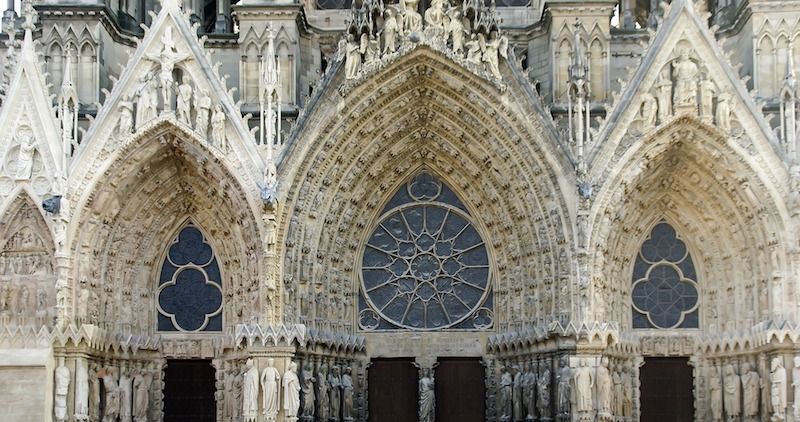 Catedral de Reims en un día desde París