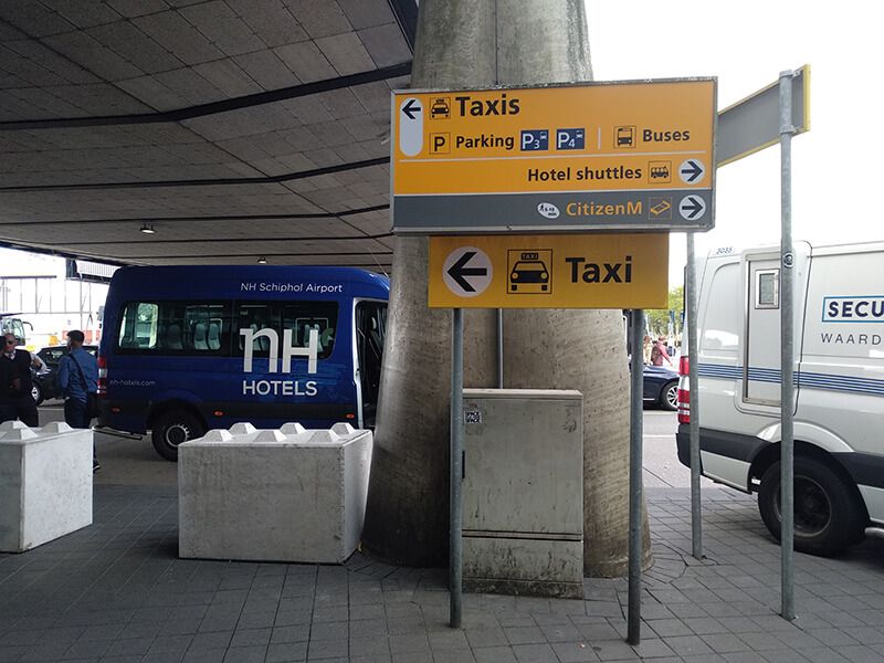 taxis en el aeropuerto de Ámterdam