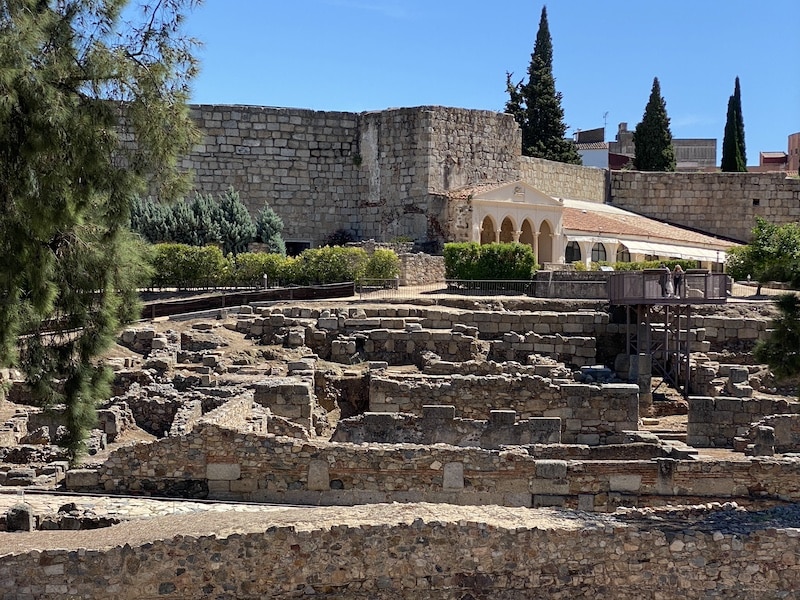 Recinto fortificado de la Alcazaba de Mérida junto al río