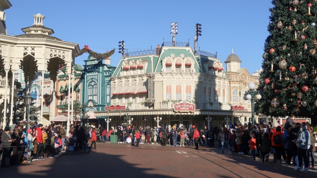 Town Square y Main Street decoradas en Navidad, Disneyland París