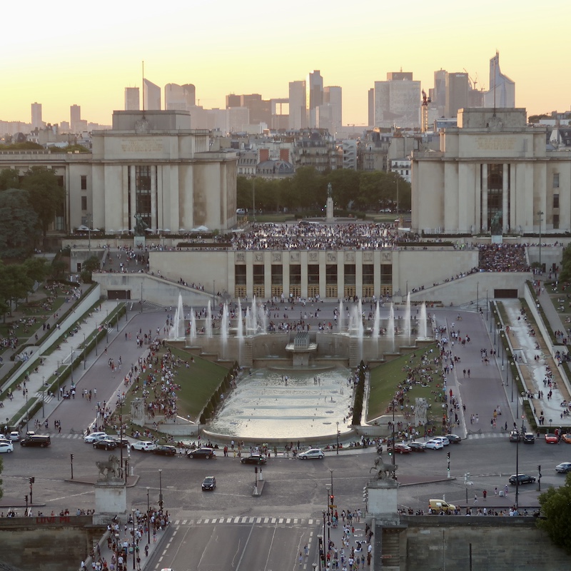 Panorámica de los jardines de Trocadero y el Palacio de Chaillot desde la segunda planta de la Torre Eiffel.