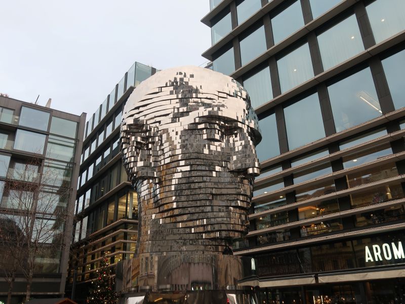 Cabeza de Kafka en la ciudad nueva