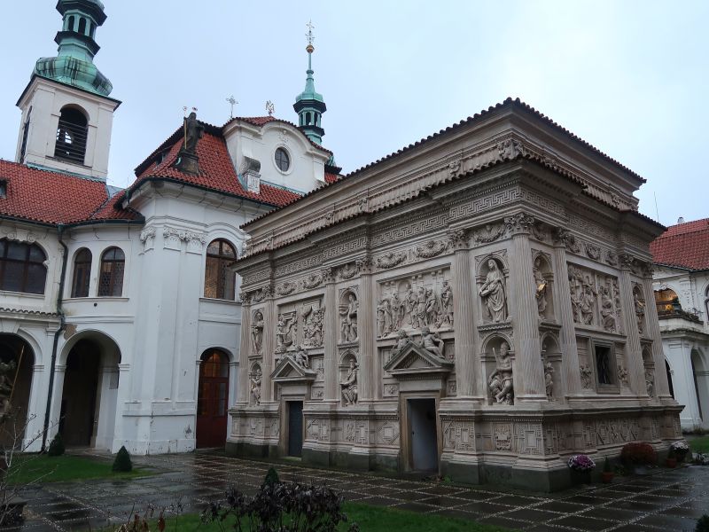 Santuario de Loreto en Praga con su fachada barroca