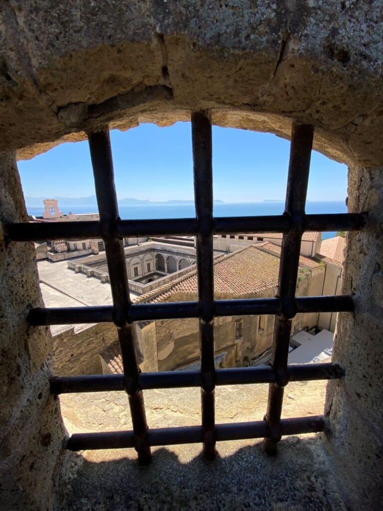 castillo de san elmo en napoles vistas
