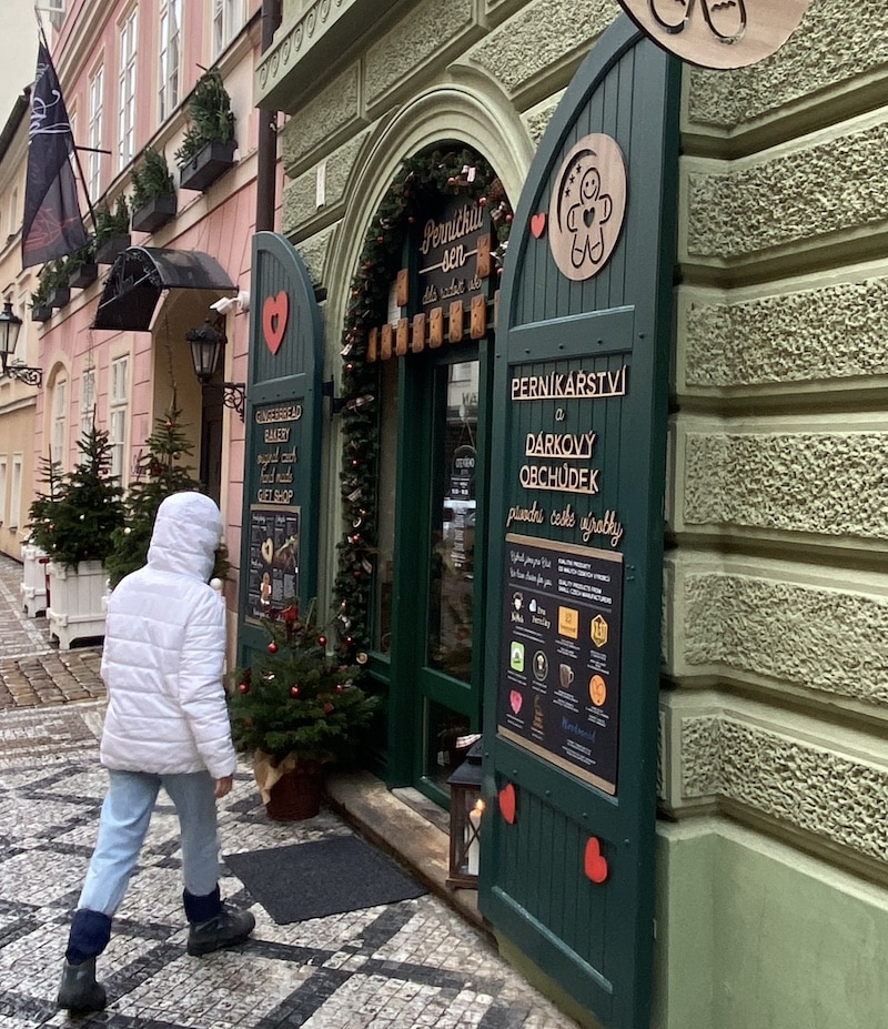 Entrada a la tienda artesanal Perníčkův sen en Praga.