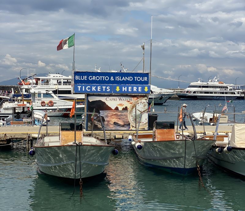 Taquilla de tickets para el tour de la Gruta Azul y paseo en barco por la isla de Capri