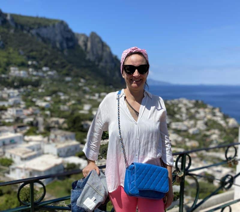 Miradores con vistas a los acantilados de la isla de Capri.