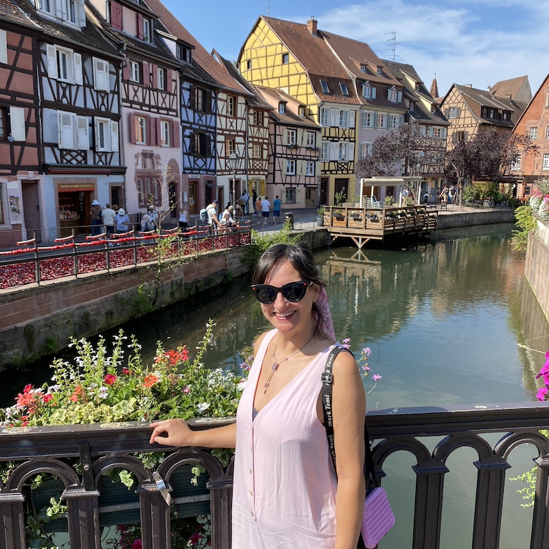 El Viaje de Sofi (Mónica) en el canal de la Petite Venise de Colmar Alsacia.