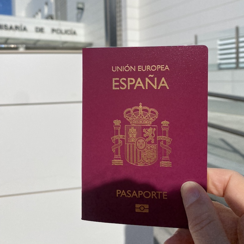 Pasaporte biométrico español necesario para tramitar la ETA de Reino Unido.