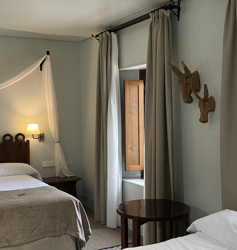 Habitación de diseño original en el Parador de Arcos de la Frontera, Cádiz