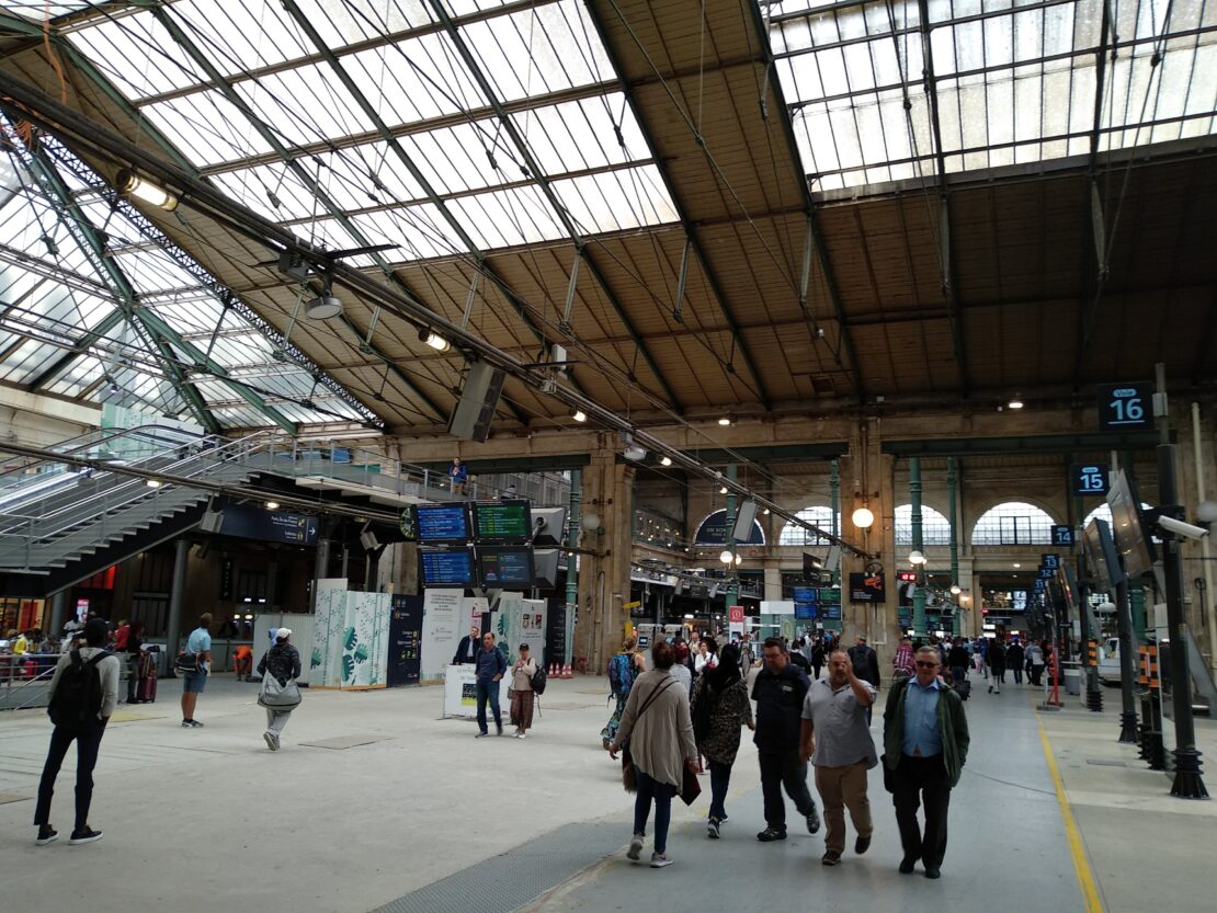 Interior de la estación de Gare du Nord, de París