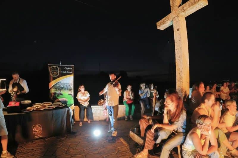 Cata de productos ibéricos y concierto bajo las estrellas en un mirador astronómico de Los Pedroches Córdoba