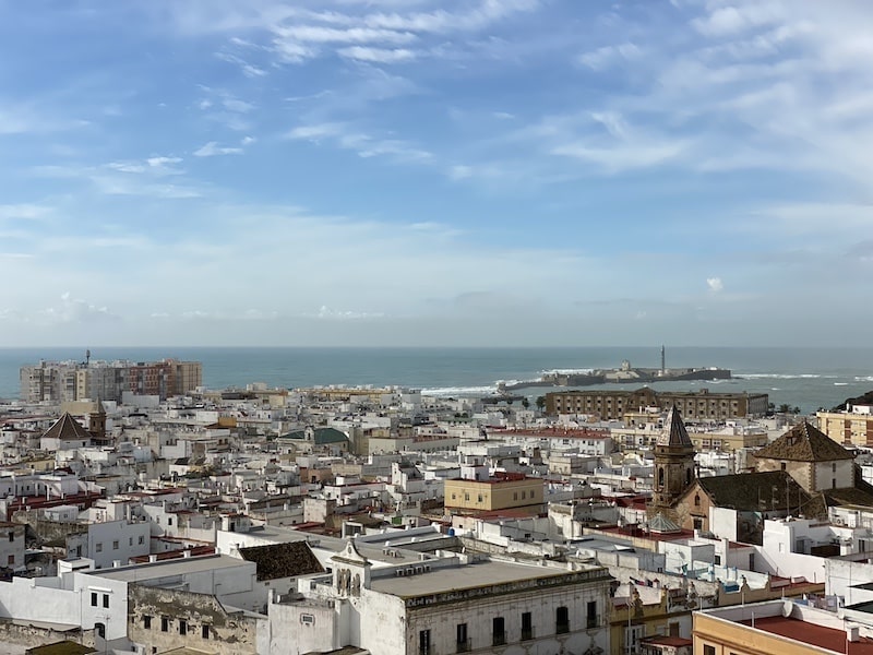 Vista panorámica de los tejados del casco histórico de Cádiz desde torre Tavira.